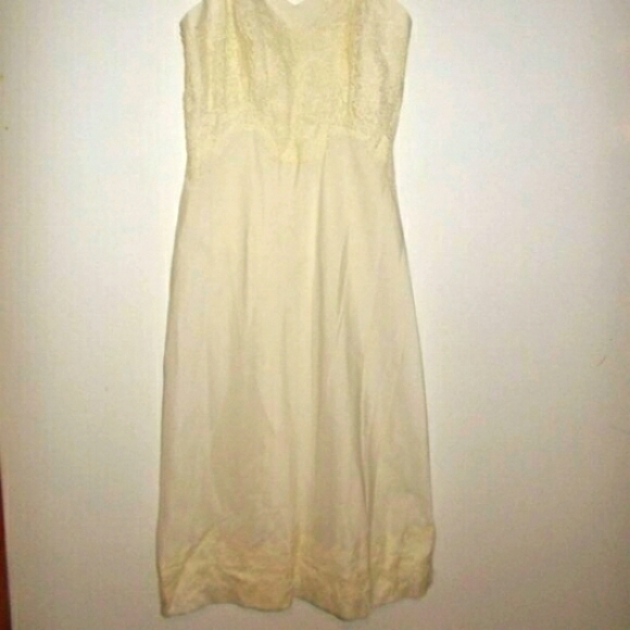 Vintage "Laras" ivory and lace Negligee in S - Picture 4 of 4